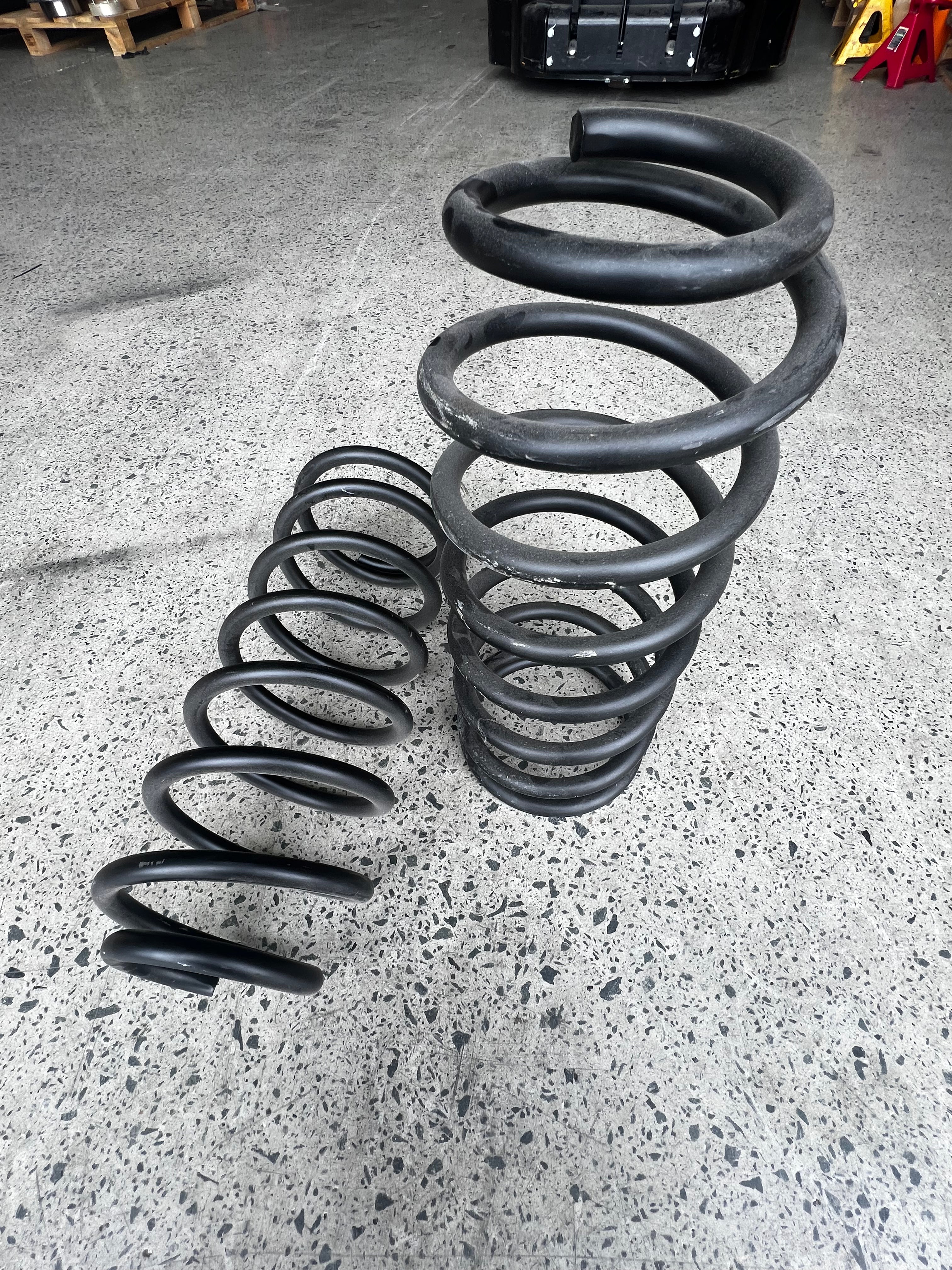 LAND CRUISER 200 SERIES REAR SPRINGS SET | Carbon Offroad